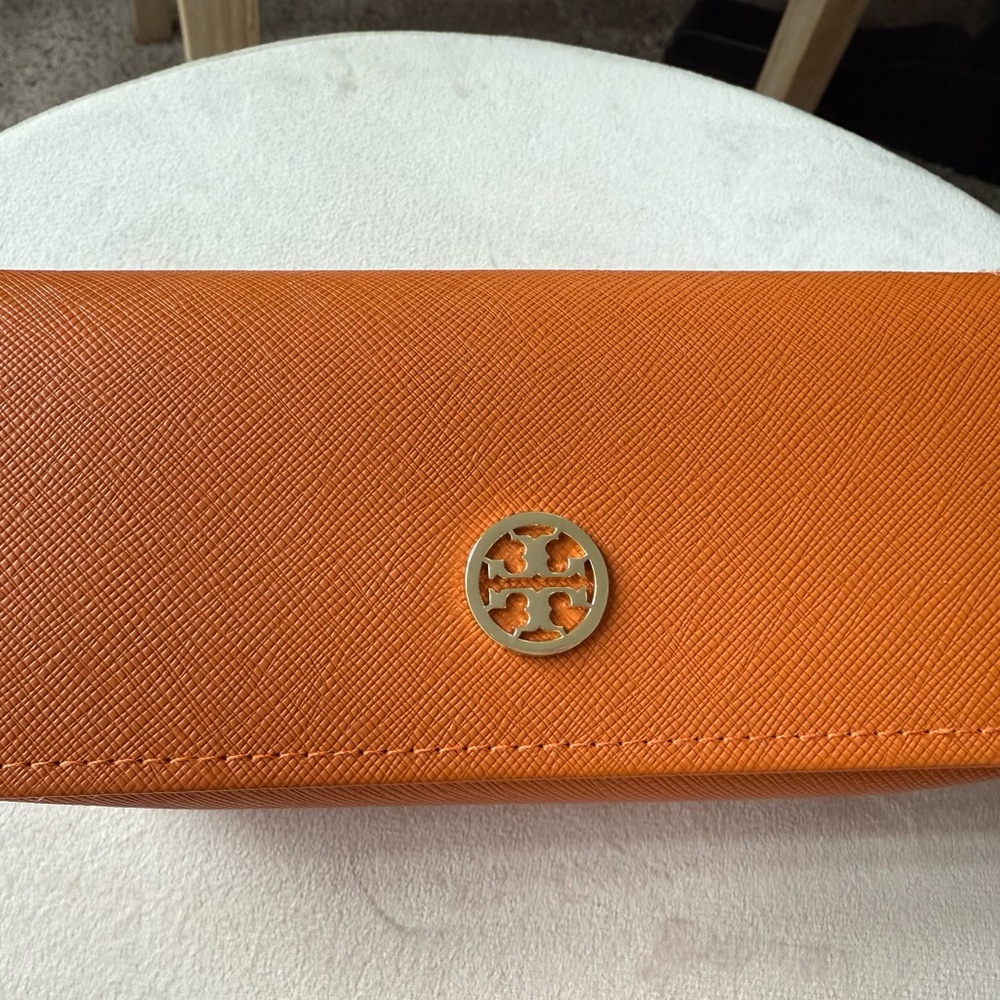 Tory Burch Black and Tan Sunglasses - Picture 5 of 5